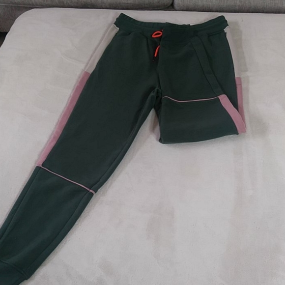 Joggers - Picture 2 of 3